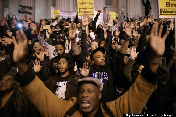 Người da màu xuống đường biểu tình phản đối chính quyền phân biệt đối xử. 