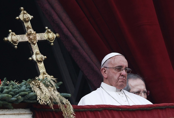 Vụ cướp tượng Chúa hài đồng diễn ra ngay sau khi  Giáo hoàng Francis vừa đọc xong thông điệp mừng Giáng sinh từ ban công nhà thờ Basilica - Ảnh: Reuters