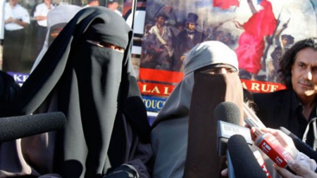 Vấn đề Hồi giáo tại Pháp còn có nhiều yếu tố xã hội phức tạp