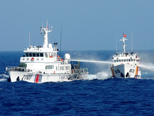 Lực lượng thực thi pháp luật của Việt Nam kiên cường sự tấn công của tàu TQ