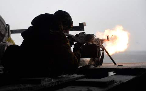 Thành viên lực lượng dân quân của phe cực hữu Ukraine trong vòng Donetsk