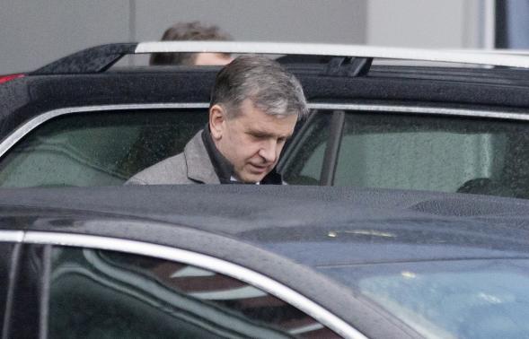 Đại sứ Nga tại Ukraine - Mikhail Zurabov sau khi đến sân bay quốc tế Minsk, 31 Tháng 1 2015.