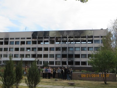 Tòa thị chính Mariupol bị bắn cháy 