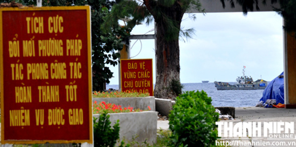 Tàu Hải quân Việt Nam thường trực xung quanh đảo Song Tử Tây ở quần đảo Trường Sa, làm nhiệm vụ vận tải - canh gác, đẩy đuổi các tàu nước ngoài xâm phạm chủ quyền và bảo vệ tàu cá Việt Nam đánh bắt ở đây - Ảnh: Mai Thanh Hải