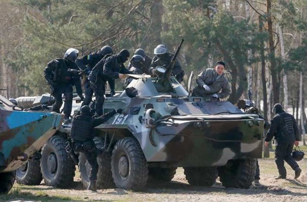 Ngoài ra còn một số lượng tương đối xe thiết giáp chở quân BTR-80 cũng được trang bị cho Vệ binh Quốc gia Ukraine.