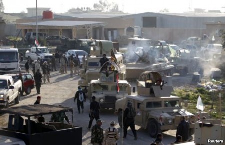 Lực lượng an ninh Iraq và Shia đụng độ với các tay súng Nhà Nước Hồi Giáo trong tỉnh Saladin, ngày 2/2/2015.