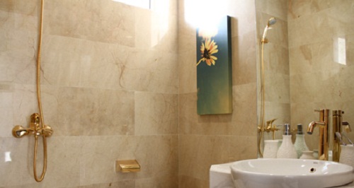 Nhà vệ sinh được dát 140 cây vàng của đại gia Hà Nội