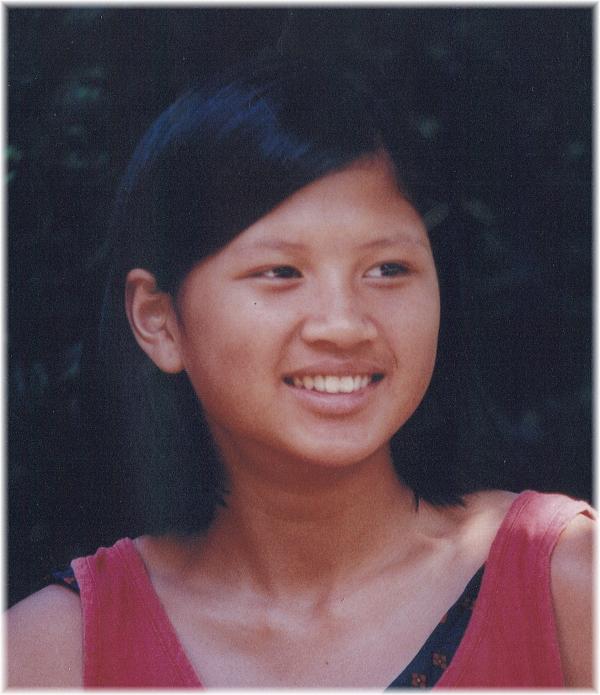 Mai Thi Ngoc Tran Cashion là trẻ mồ côi bị bỏ rơi ở cổng chùa trước khi có cha mẹ nuôi ở Mỹ