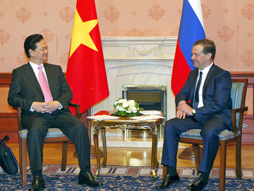 Thủ tướng Nguyễn Tấn Dũng và Thủ tướng Medvedev trong khuôn khổ chuyến thăm chính thức Liên bang Nga, chiều 14/5/2013. Ảnh VGP/Nhật Bắc