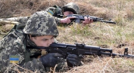Binh sĩ Ukraine trong một cuộc tập trận