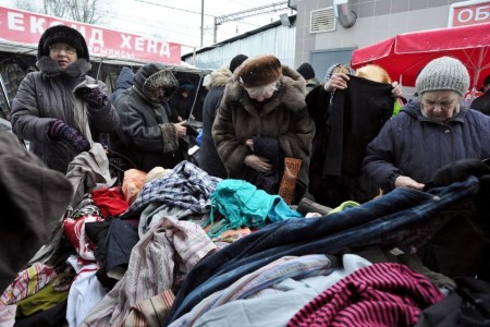 Năm ngoái, sự sụp đổ đồng rúp đã làm lạm phát lên hai con số (AFP Photo / Olga Maltseva)