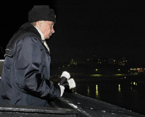  Ngày 17 tháng 2 năm 2004, Tổng thống Vladimir Putin đến vùng Arkhangelsk thăm tàu ngầm Akula-class, để xem sự ra mắt cuộc thử nghiệm tên lửa đạn đạo mới được phát triển.
