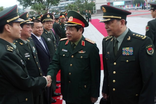 Đại tướng Phùng Quang Thanh gặp gỡ cán bộ đoàn đại biểu QĐND Trung Quốc.