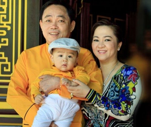 Cậu con trai 1 tuổi của đại gia Dũng 'lò vôi' nghiễm nhiên trở thành tỷ phú nhỏ tuổi nhất Việt Nam.