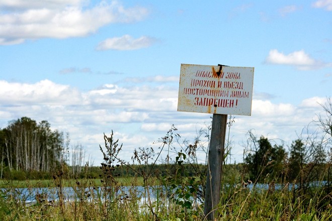 Biển cảnh báo nguy hiểm tại hồ Karachay