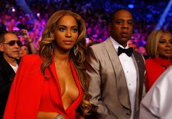 Cặp vợ chồng quyền lực nhất làng showbiz xứ sở cờ hoa, Jay-Z và Beyonce cũng xuất hiện tại đấu trường MGM Grand.
