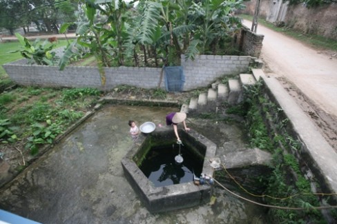 Người làng gọi là giếng Lẽ vì nằm ở ngõ Lẽ, làng Hạ Lát, xã Tiên Sơn, huyện Việt Yên, tỉnh Bắc Giang.