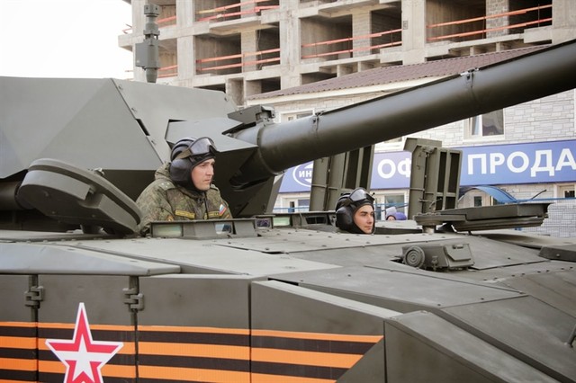 Các chuyên gia cho rằng xe tăng Armanta chưa sẵn sàng tham gia lễ diễu binh ngày 9/5 tới