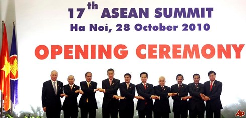 Một cuộc họp giữa các lãnh đạo cấp cao ASEAN trong năm Việt Nam đóng vai trò là Chủ tịch ASEAN. (ảnh: AP)