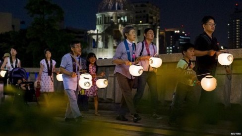 Hàng ngàn đèn lồng giấy sẽ được thả xuống sông Motoyasu của thành phố trong nghi lễ tưởng niệm.