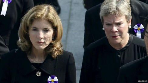 Đại sứ Hoa Kỳ tại Nhật Bản Caroline Kennedy cũng có mặt tại lê tưởng niệm