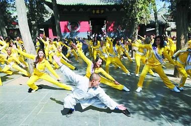 Thiếu Lâm Tự đã được thương mại hóa dưới nhiều hình thức như biểu diễn võ thuật, mở cửa đón khách du lịch...