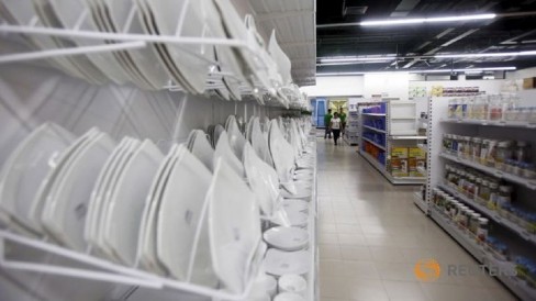 Một góc trung tâm thương mại V+ ở Hà Nội - Ảnh: Reuters