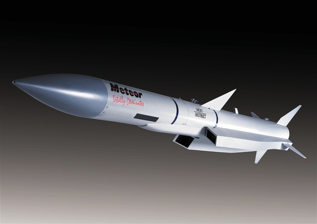 PL-15 được cho là có nhiều điểm tương tự tên lửa Meteor của châu Âu.