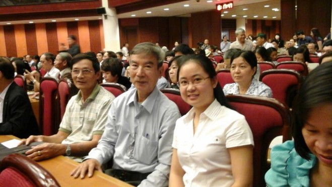 Cộng tác viên Kygia.net Nguyen Hong và dịch giả Lê Đức Mẫn (từ trái qua)