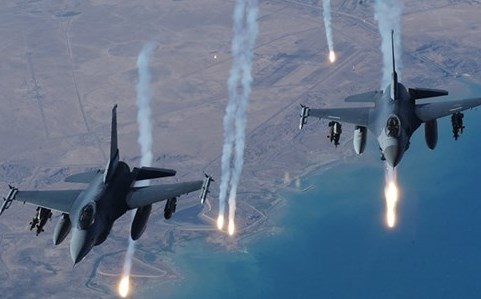 Máy bay Mỹ tham gia không kích IS (Ảnh AP)