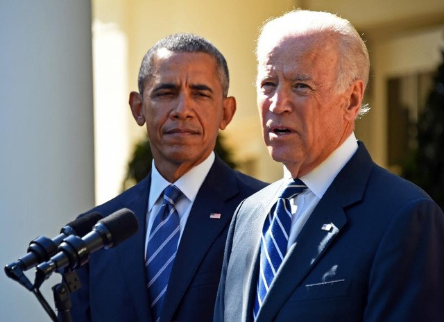 Joe Biden và Obama. Internet