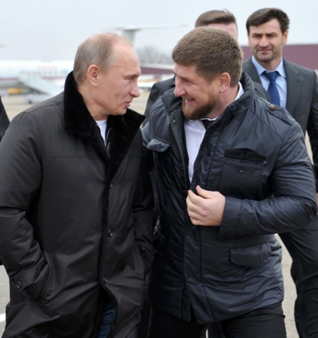 Thủ tướng Nga V.Putin rất thân mật với Kadyrov. Ảnh chụp ngày 20-12-2011