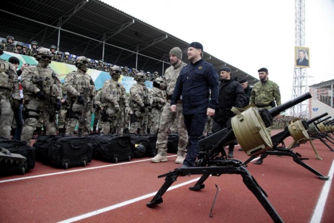 Tổng thống Chechnya kiểm tra lực lượng đặc biệt nước này ở thủ đo Grozny. Ảnh chụp ngày 28-12- 2014