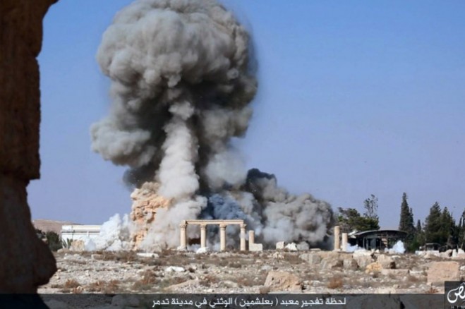 Một bức ảnh được phát hành vào ngày 25/8/2015 cho thấy ISIS cho nổ ngôi đền 2.000 năm tuổi Baalshamin trong thành phố cổ Palmyra.Photo: AP
