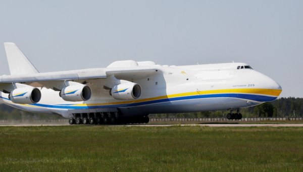 Antonov An-225 Mriya máy bay chở hàng lớn nhất thế giới, cất cánh từ một sân bay Ukraina đến thành phố của Australia Perth. Đây là chuyến bay thương mại đầu tiên trong năm nay. Hành trình bắt đầu từ ngày 10/5 kết thúc ngày 15/5/ 2016