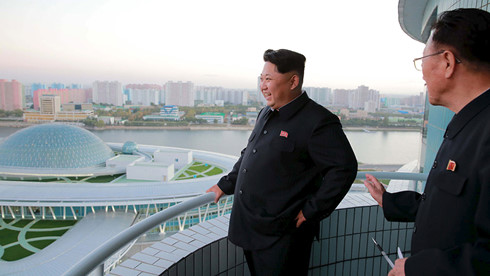 Lãnh đạo Kim Jong-un tỏ ra hài lòng mỹ mãn trước sự phát triển của Bình Nhưỡng KCNA/REUTERS