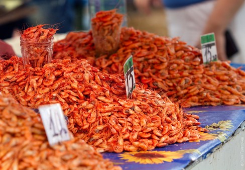 Chợ Privoz ở Odessa, nới có bán nhiều loại thực phẩm, rau quả ngon và rẻ.